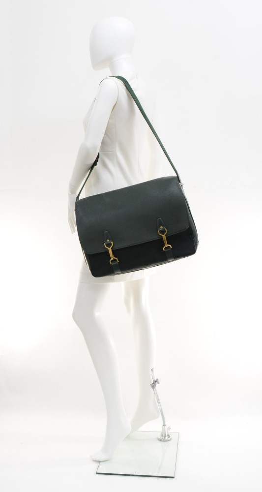 Louis Vuitton Taiga Dersou Messenger Bag - Green Shoulder Bags, Handbags -  LOU796361