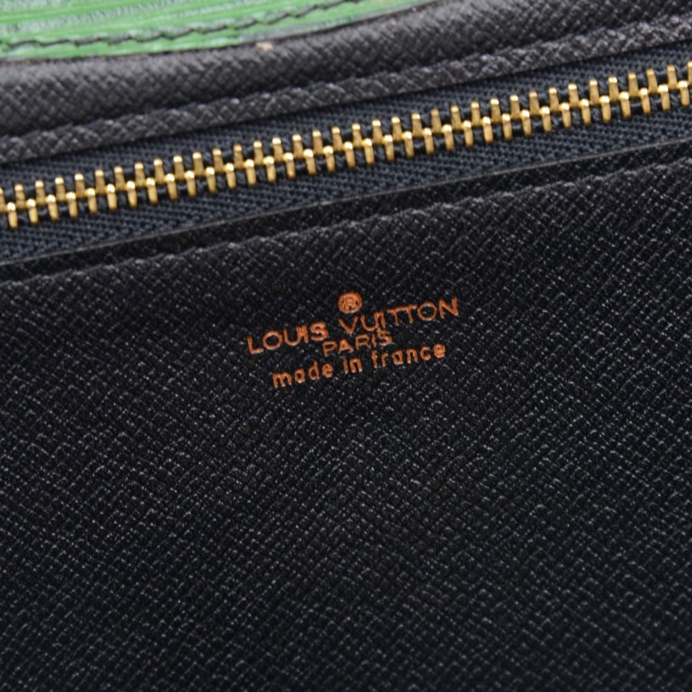 Vintage Louis Vuitton Borneo Montaigne MM Blue Epi Leather Clutch Bag at  1stDibs