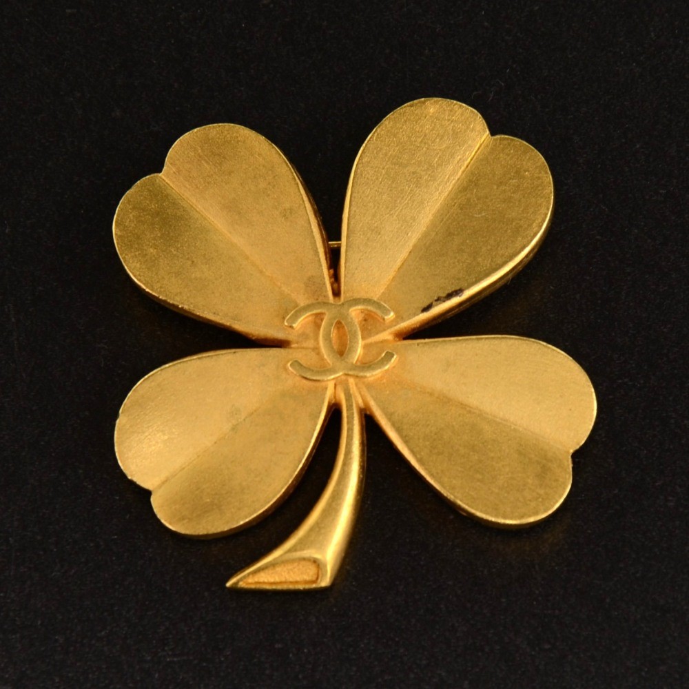 Vintage Chanel large flower clover brooch with CC mark. Gorgeous maste –  eNdApPi ***where you can find your favorite designer  vintages..authentic, affordable, and lovable.