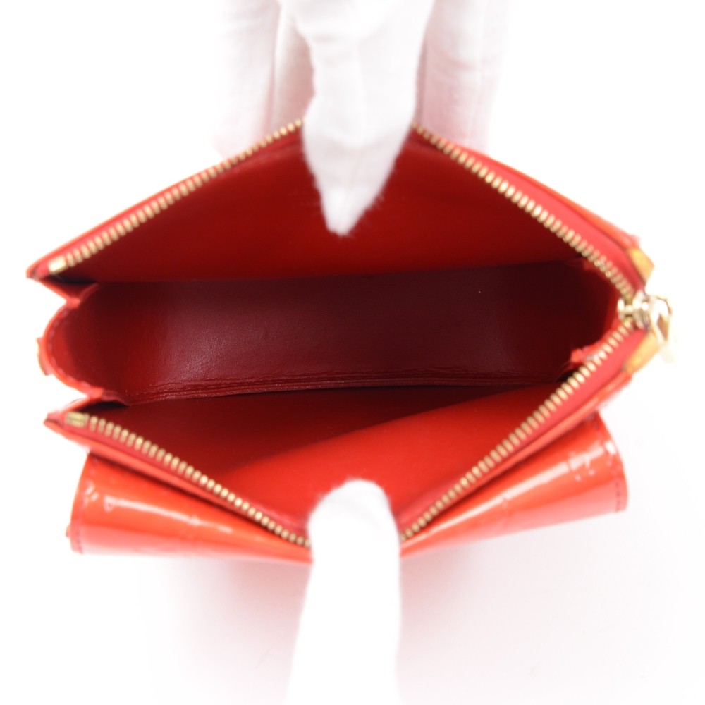 Hand with red nails on Louis Vuitton bag Stock Photo - Alamy
