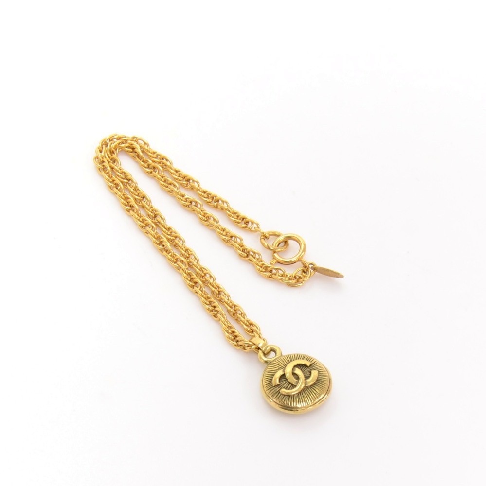Gold double Chanel CC Pendant Necklace, double Chanel Classic Flap or  Vintage VCA Alhambra