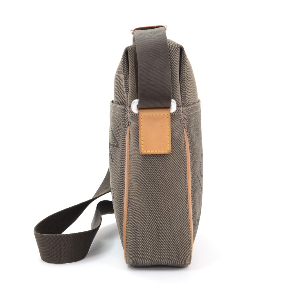 Louis Vuitton, väska Terra Damier Geant Citadin PM Messenger Bag. -  Bukowskis