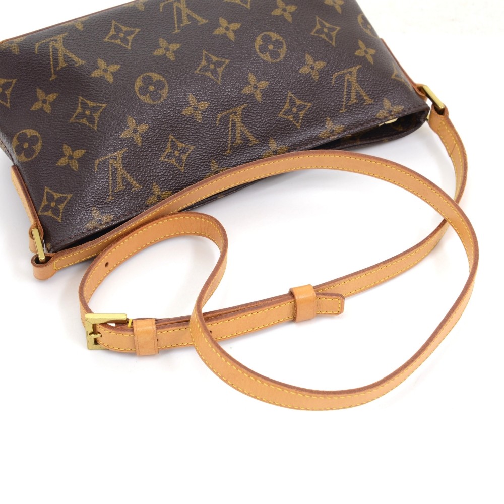 Louis Vuitton Trotteur Handbag 280139