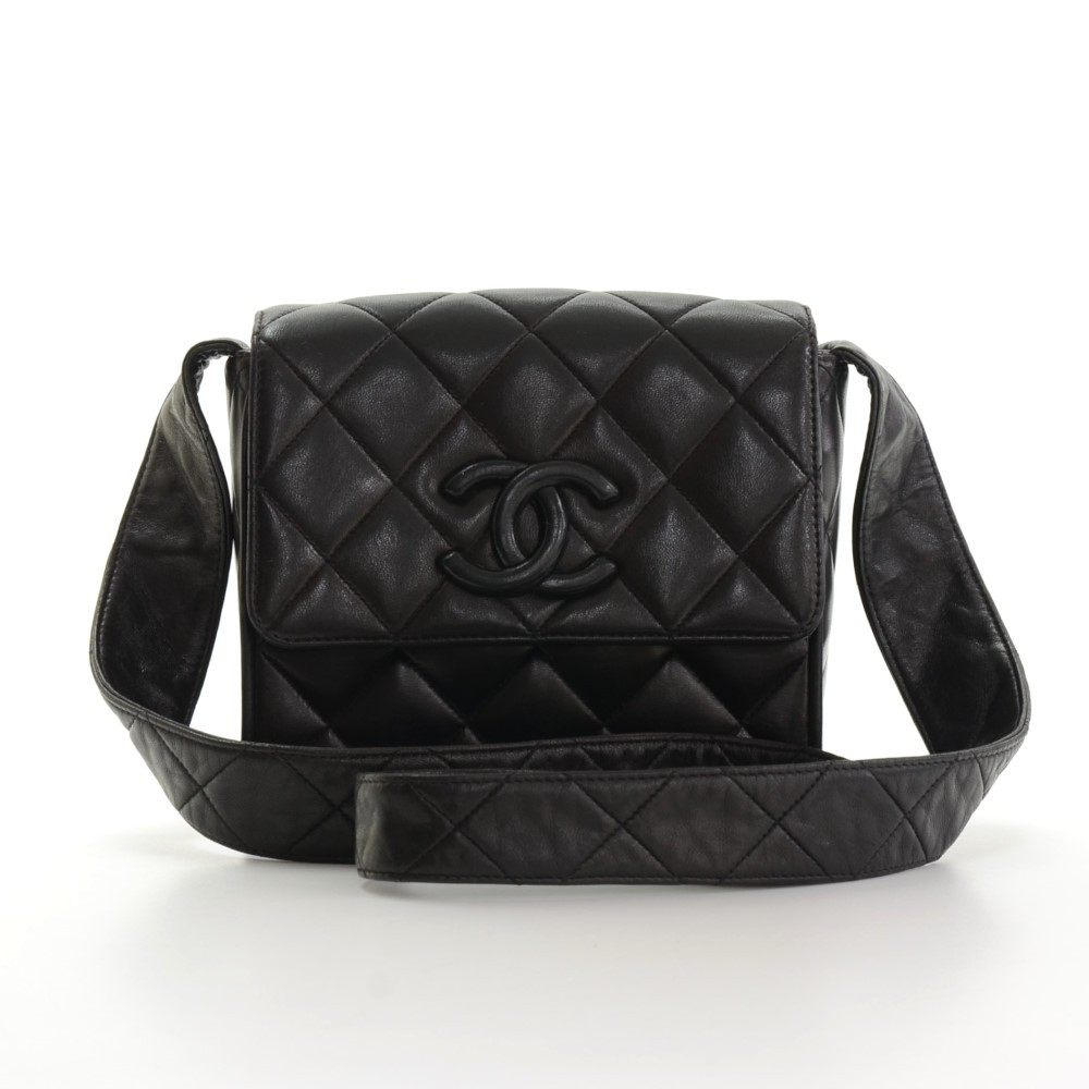 Chanel Vintage Chanel Black Quilted Leather Shoulder Bag With Leather 