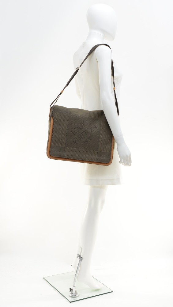 Louis Vuitton Messager Terre Damier Geant Canvas Messenger Bag at 1stDibs