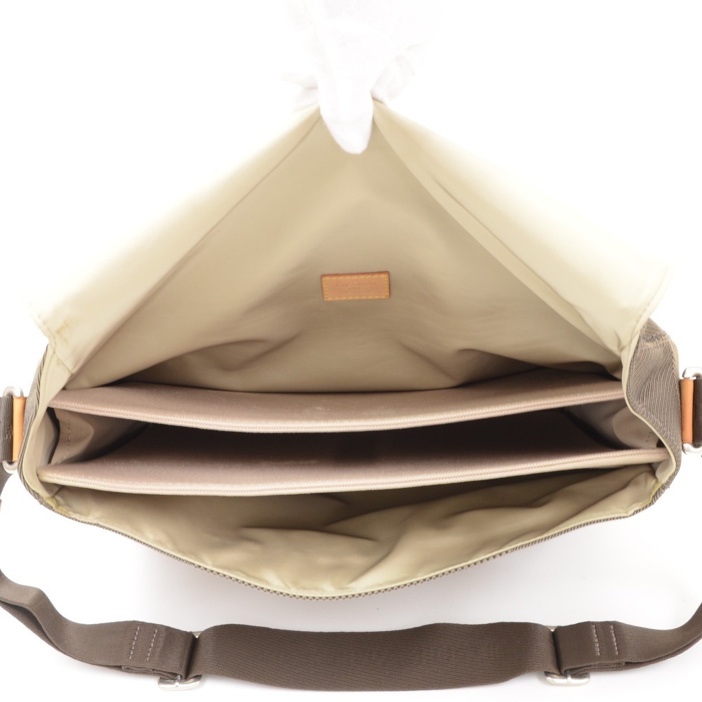 Louis Vuitton Terre Damier Geant Canvas Messenger Bag For Sale at 1stDibs   louis vuitton terre damier geant messenger bag, louis vuitton damier geant  messenger bag