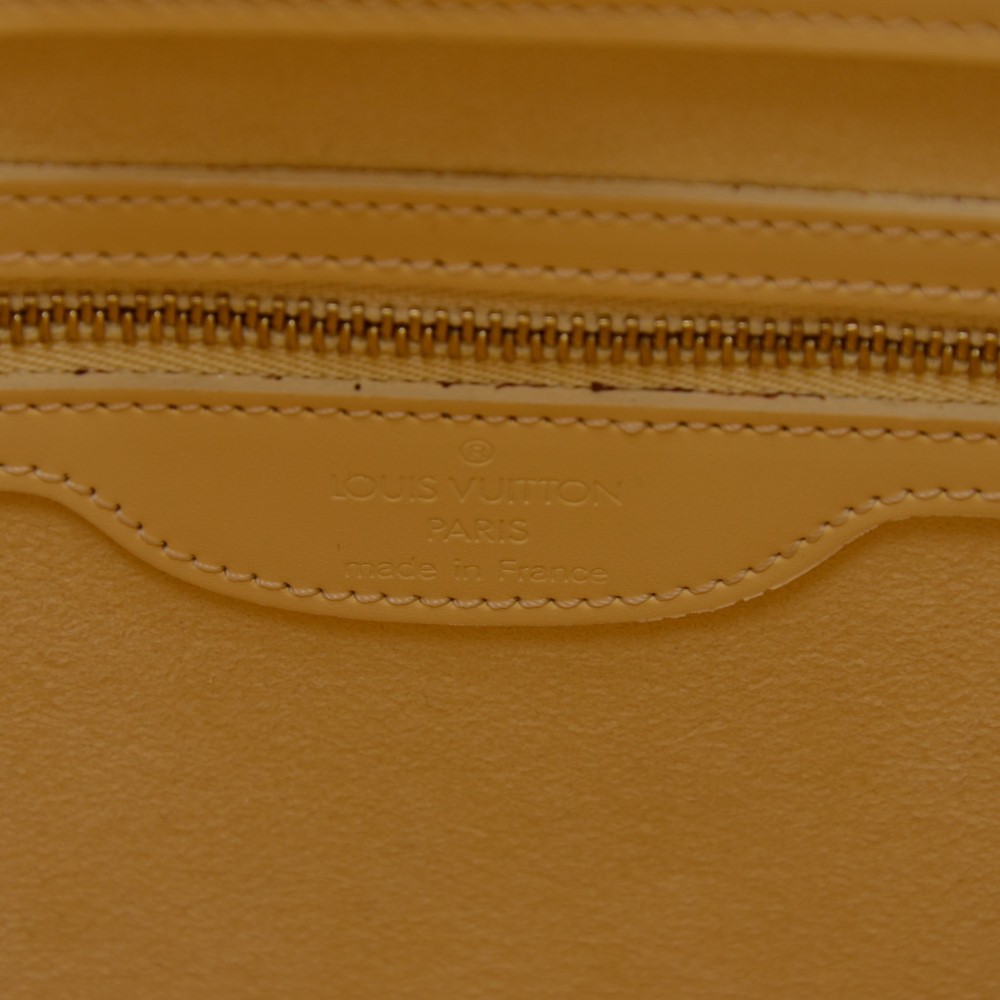 Lot - Louis Vuitton Vanilla Epi Verseau Shoulder Bag (SP0021) (stained and  damaged)