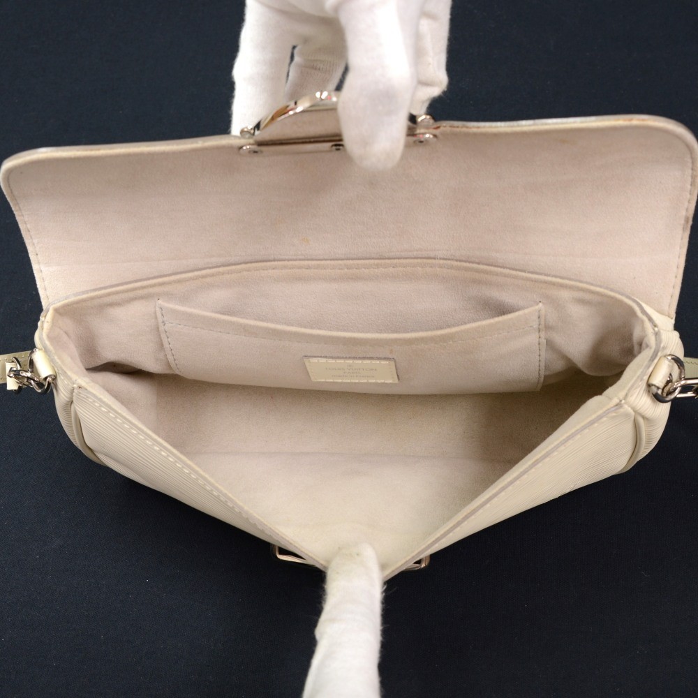 Louis Vuitton White Epi Monceau Crossbody Bag Leather ref.175592 - Joli  Closet