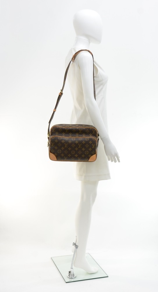 Louis Vuitton Nil Messenger Bag Monogram Canvas 28 Brown 236331241