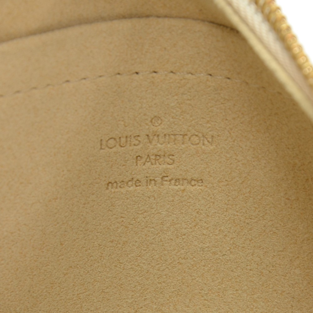 Louis Vuitton White Damier Pochette Milla MM Blue Cloth Metal ref.145295 -  Joli Closet