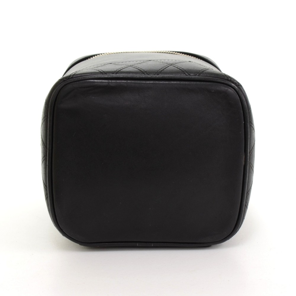 Vanity leather handbag Chanel Black in Leather - 27887488