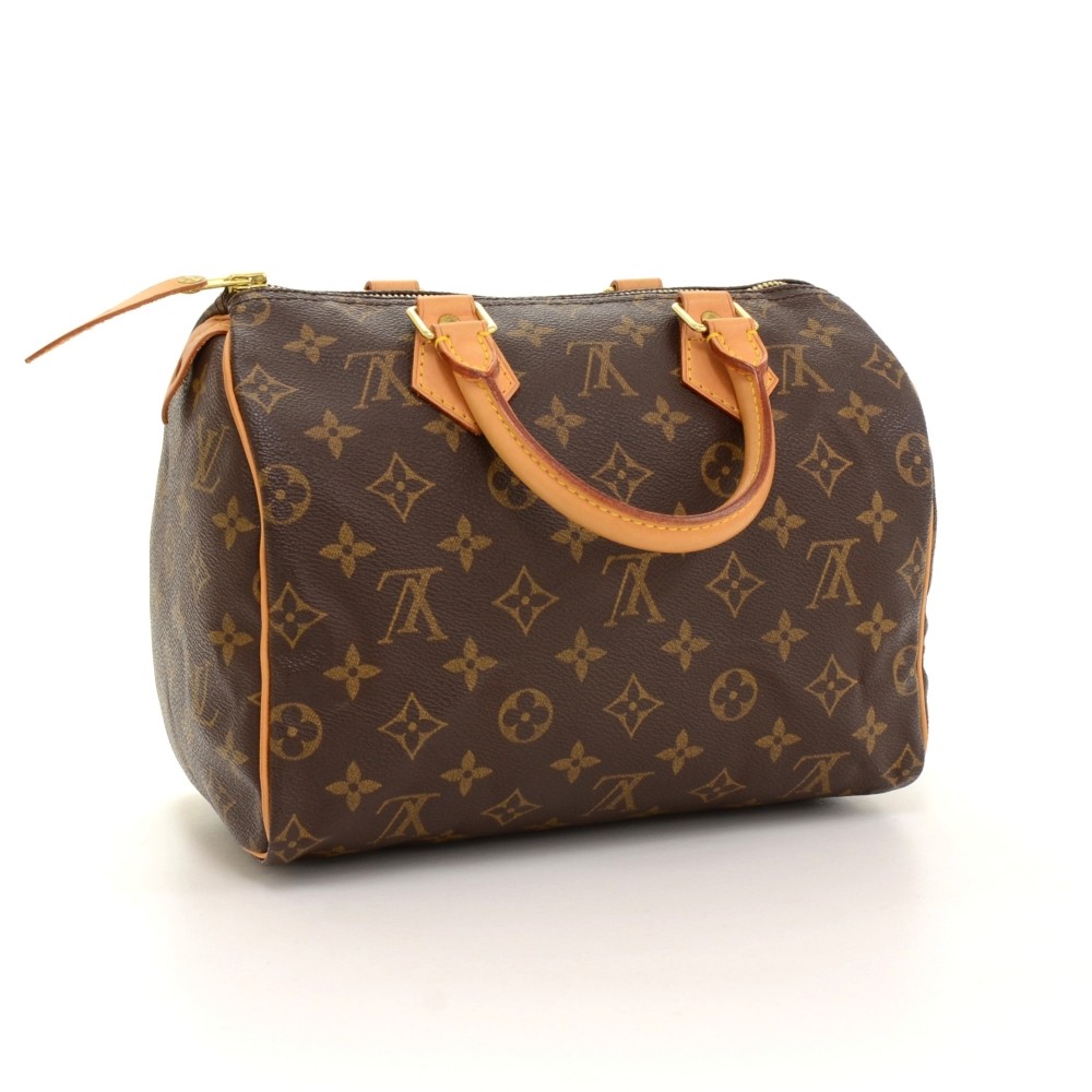 Unlock the perfect fusion of style and functionality with the Speedy  Bandoulière 25 Monogram Canvas City Bag in Brown! From bustling city…