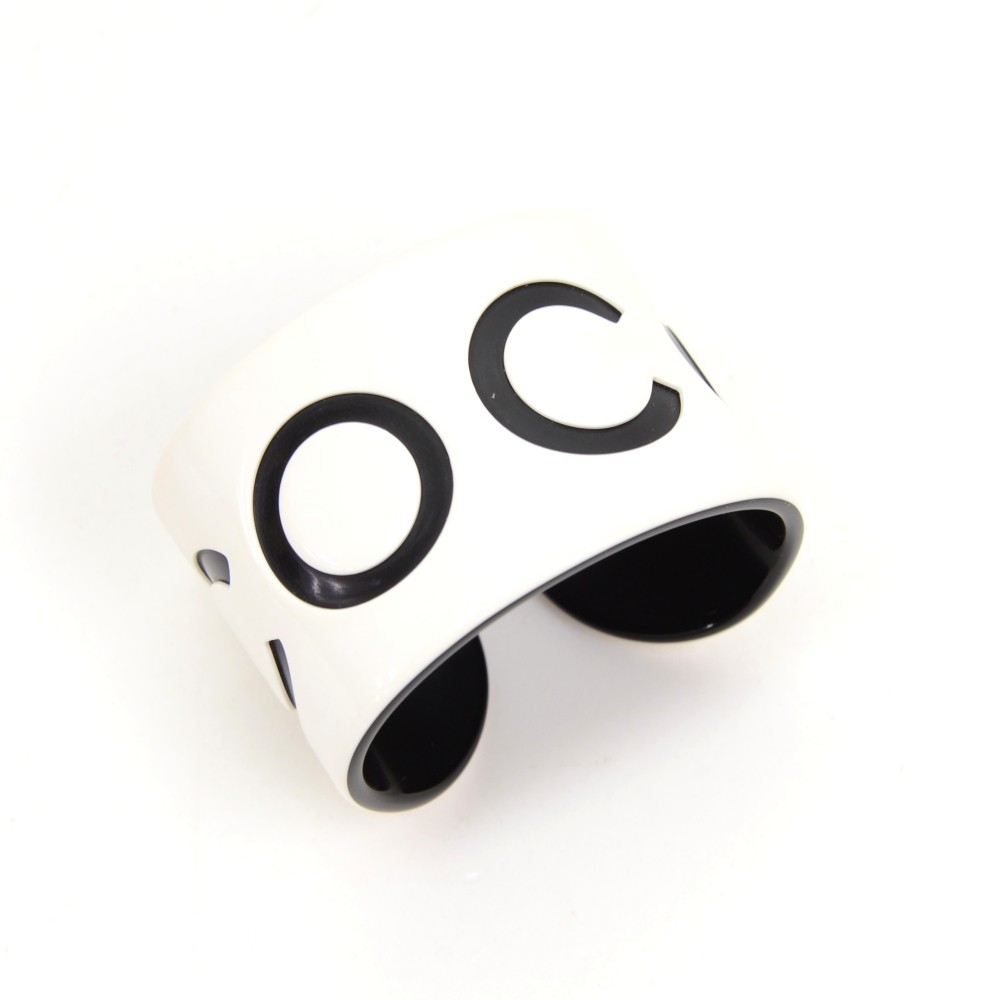 white plastic bracelet