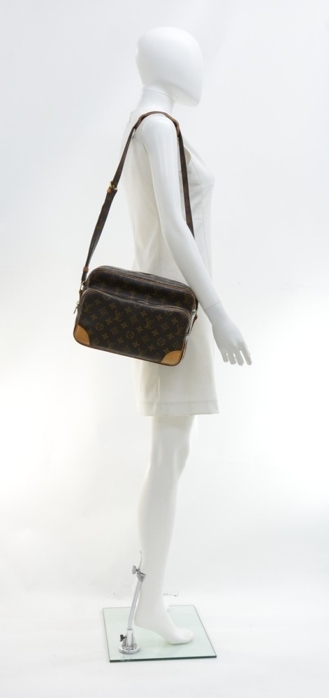 Louis Vuitton Nile Messenger shoulder bag in brown monogram canvas at  1stDibs