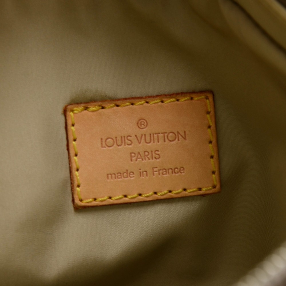 LOT:281  LOUIS VUITTON - a Compagnon Brown Terre Damier Geant Canvas  messenger bag.