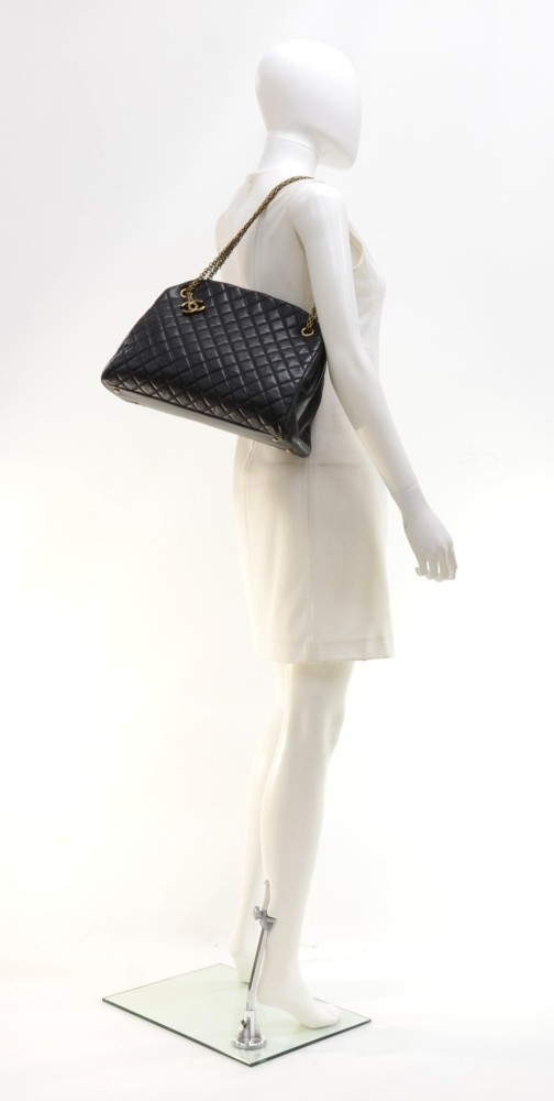 Chanel Mademoiselle Handbag (SHG-QJRzn8) – LuxeDH