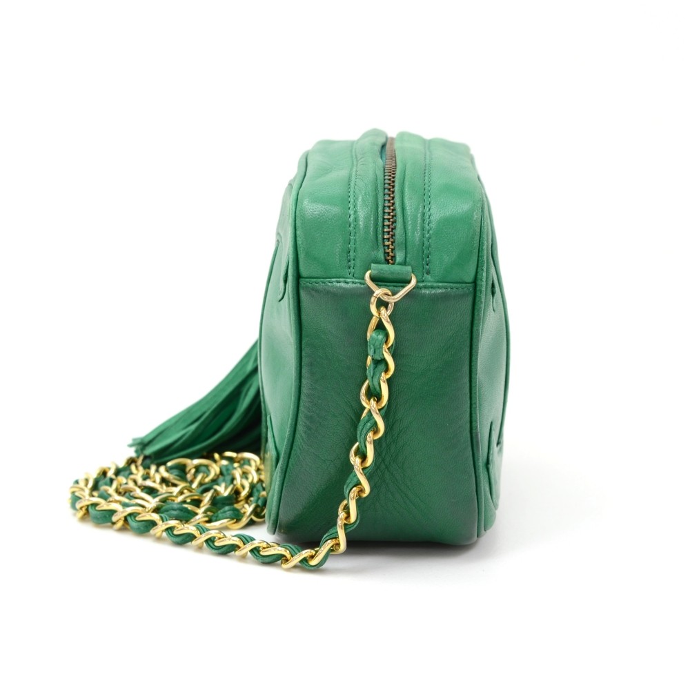 Pin by Ana Flavia on Bolsa  Chanel green bag, Chanel classic flap bag,  Trendy purses
