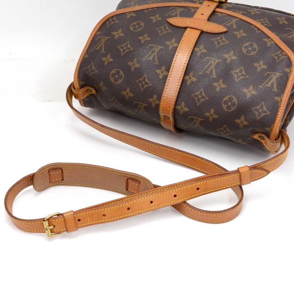 Louis Vuitton Saumur 30 Crossbody Bag – Timeless Vintage Company