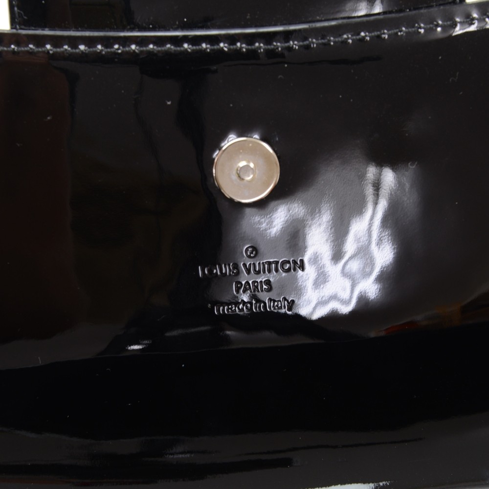 Louis Vuitton Electric Noir Sobe Clutch – The Closet