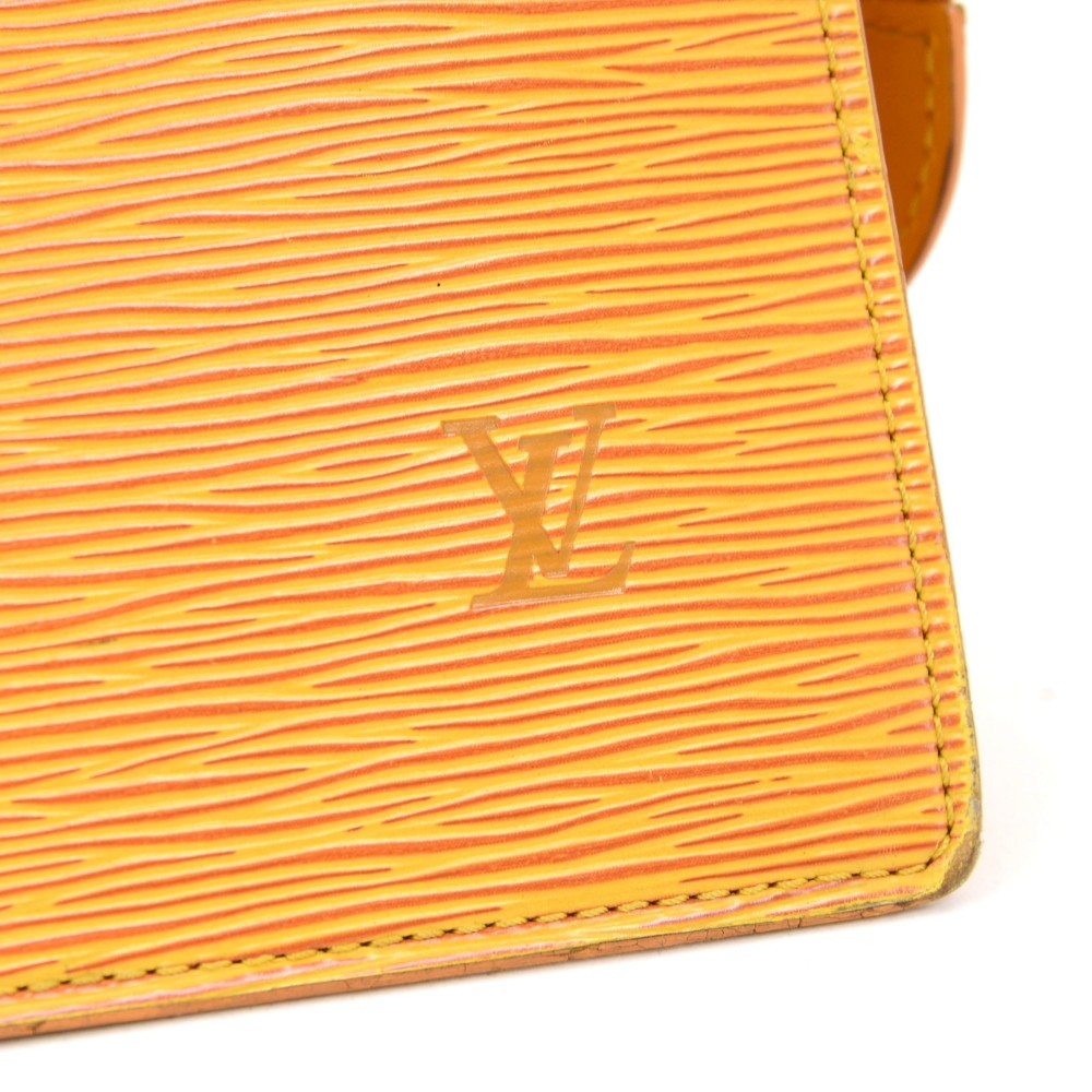Louis Vuitton Vintage Yellow Epi Trifold Portefeuille Leather Elastic –  Occhi Azzurri