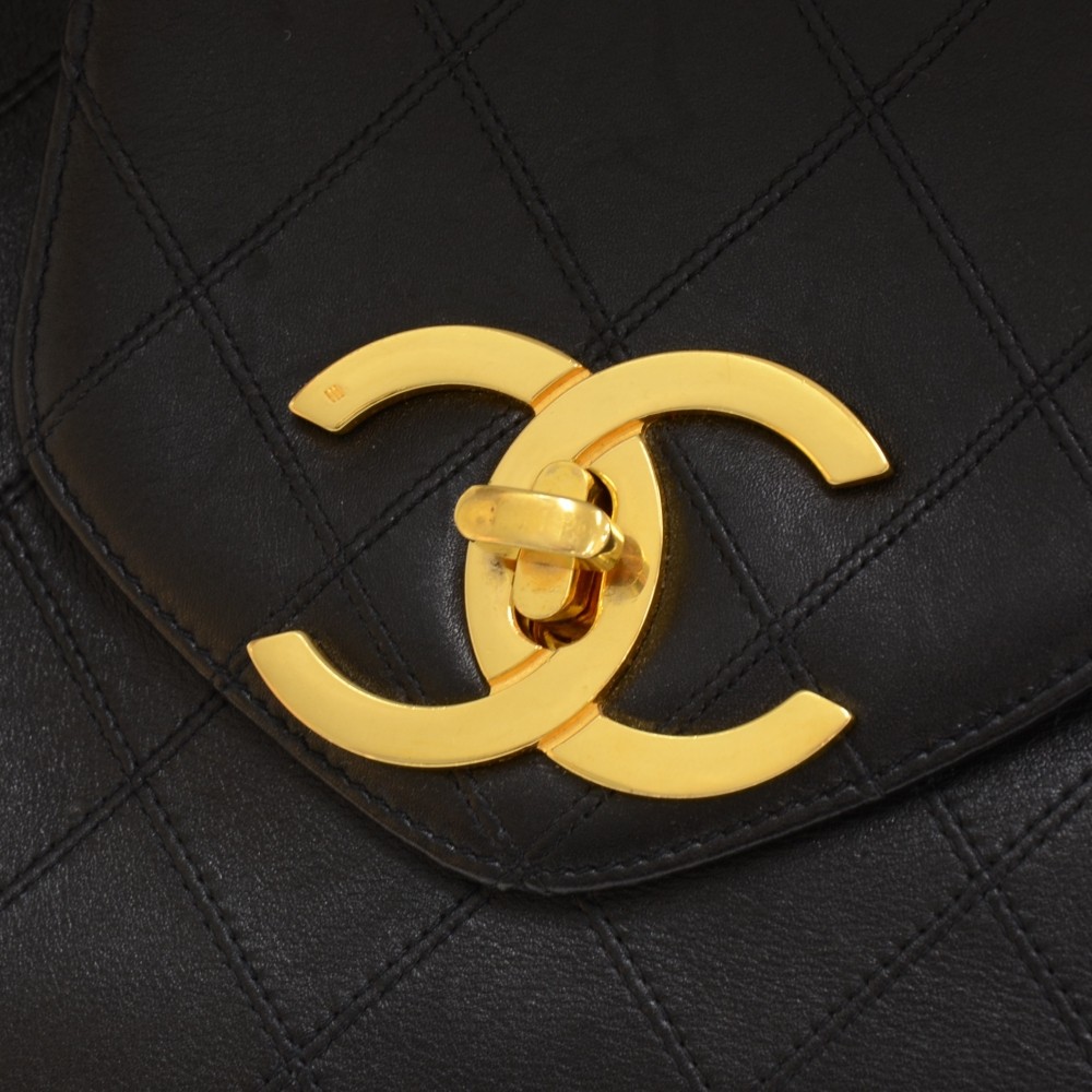 Leather handbag Chanel Black in Leather - 36544194