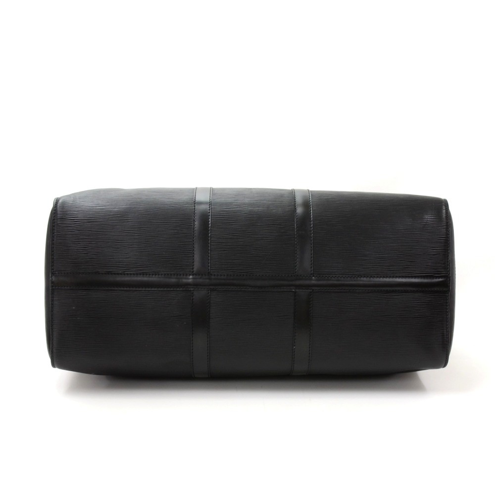 Black Epi Leather Louis Vuitton Keepall 55 – rewear-vintage