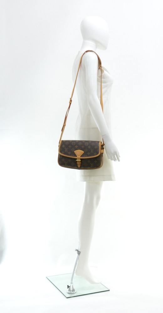 Sologne cloth handbag Louis Vuitton White in Cloth - 28331226