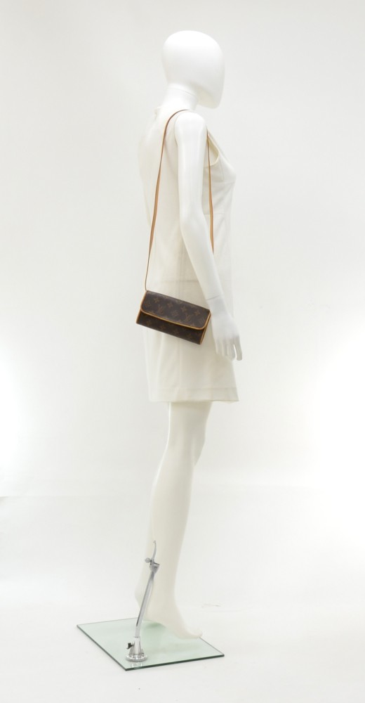 Louis Vuitton Monogram Pochette Twin PM Brown Leather Cloth ref.100505 -  Joli Closet