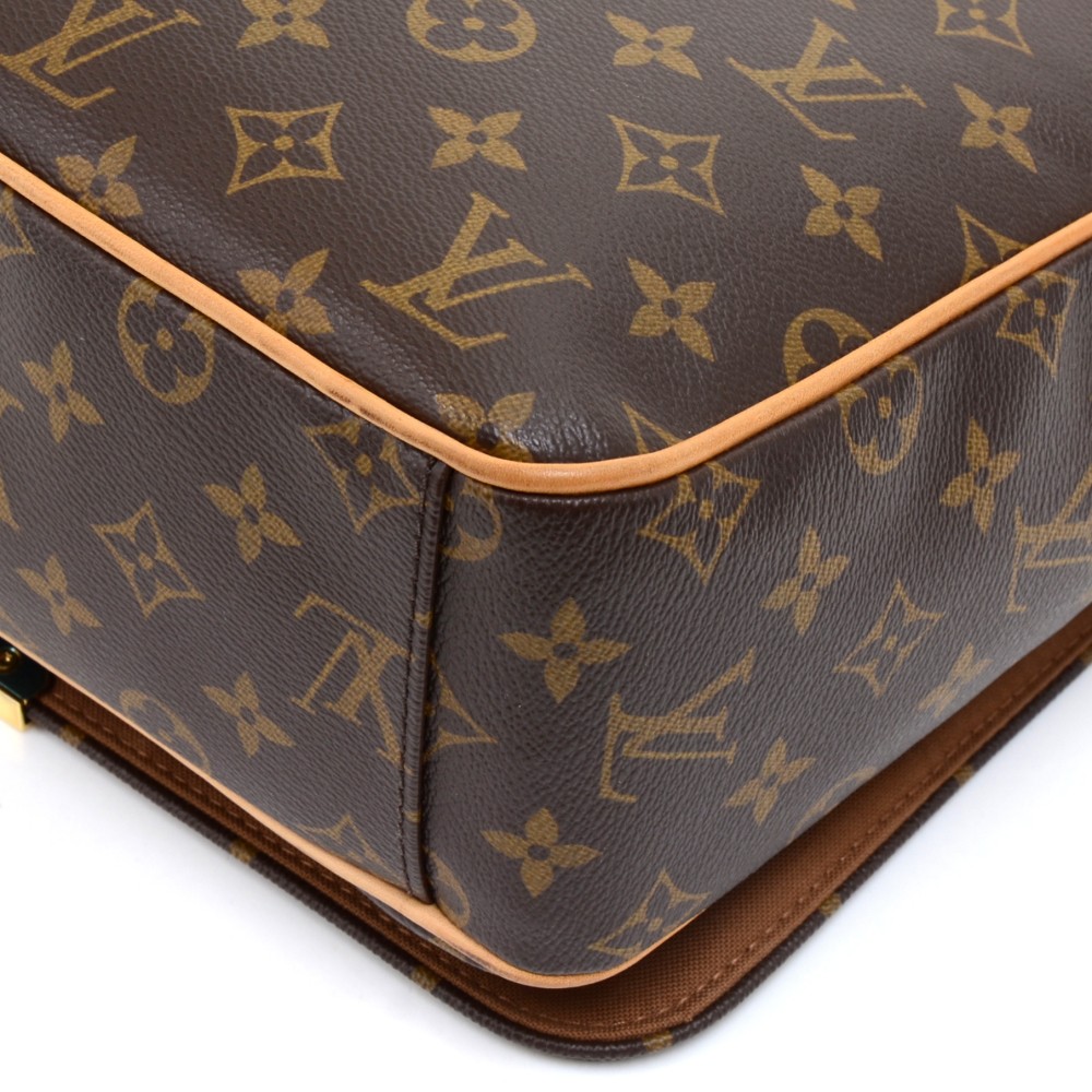 Louis Vuitton Valmy MM Monogram Messenger Bag . Condition: VNDS (9.3/10)  *Bag only Size: MM Serial code: CA 5101 . Price: 6.500.000 NETT