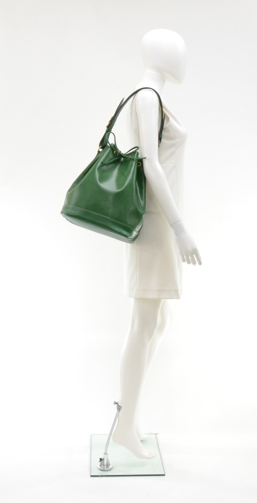 Louis+Vuitton+Petit+No%C3%A9+Bucket+Bag+PM+Green%2FRed+Leather for