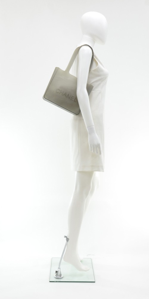 Chanel Grey Translucent Rubber Logo Jelly Tote Bag ref.374847 - Joli Closet