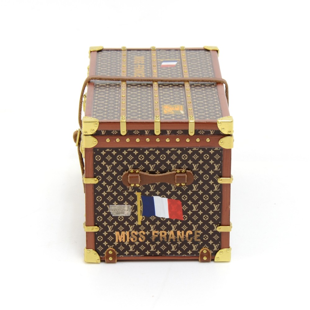 LOUIS VUITTON Monogram Trunk Miss France Paper Weight Novelty 2010 Limited