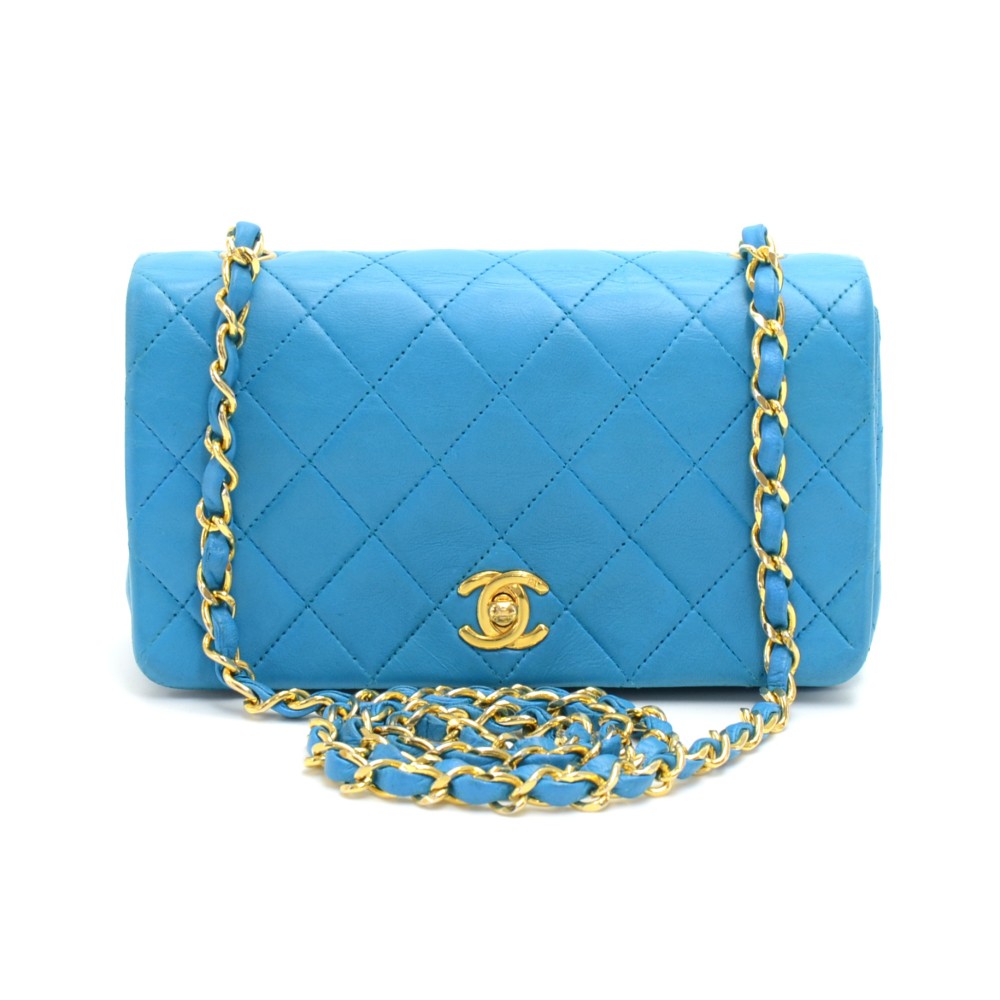 $1200 Chanel Classic Turquoise Blue Patent Quilted Leather Zippy