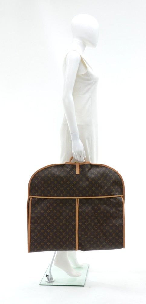 Authenticated Louis Vuitton housse porte (garment bag) - clothing
