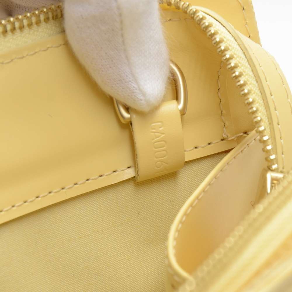 Louis Vuitton pale yellow (Vanilla) epi croisette pm – My