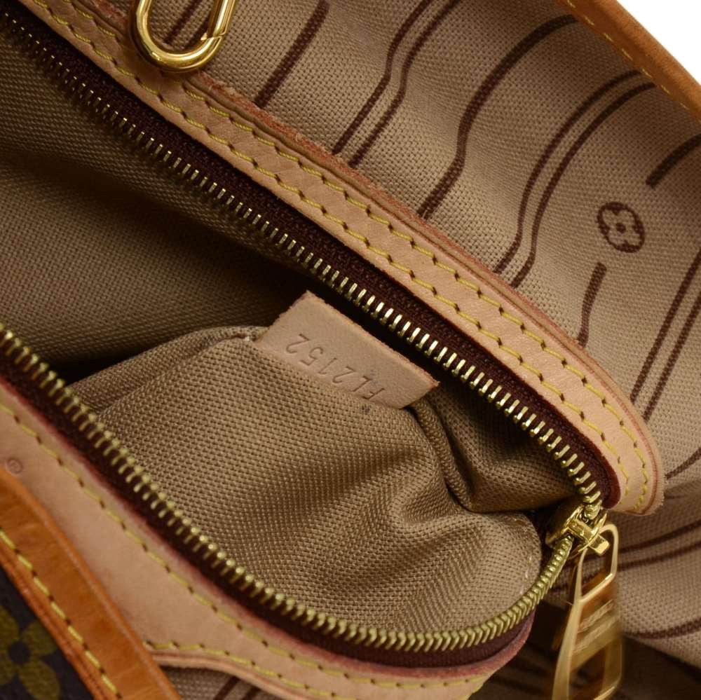 Delightful cloth handbag Louis Vuitton White in Cloth - 35824720