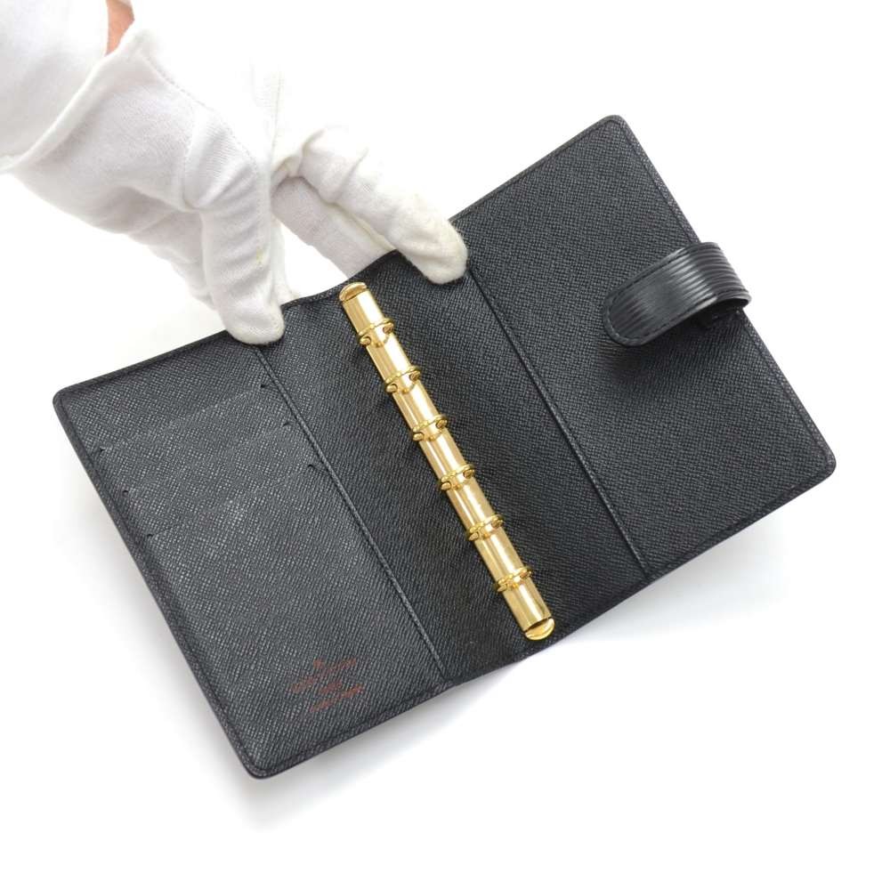 Black epi-leather small ring agenda cover by Louis Vuitton 2015. - Bukowskis