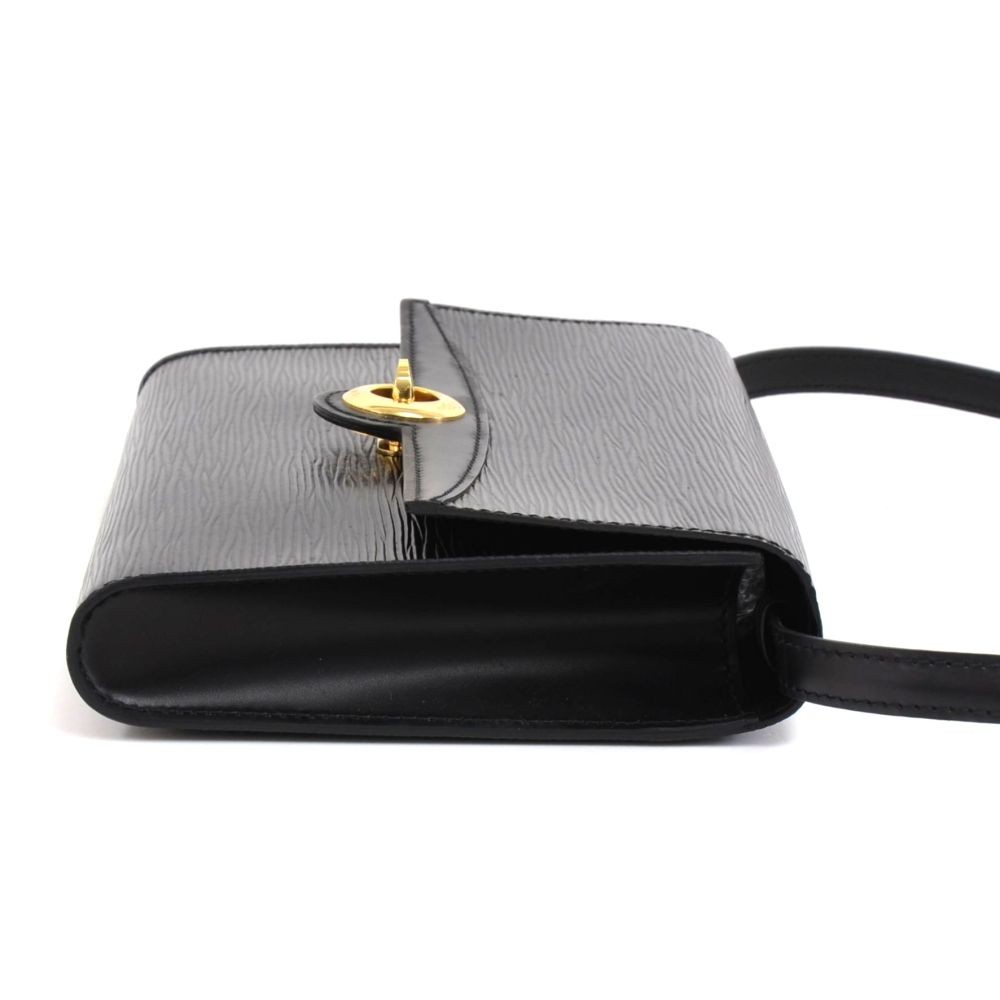 Leather clutch bag Louis Vuitton Black in Leather - 31232837