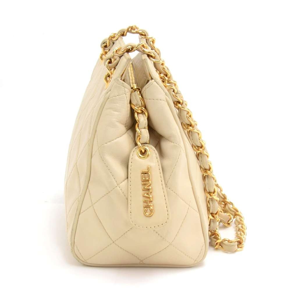 Lovely Chanel Classique Mini Pochette shoulder bag in beige quilted suede,  garniture en métal doré ref.442931 - Joli Closet
