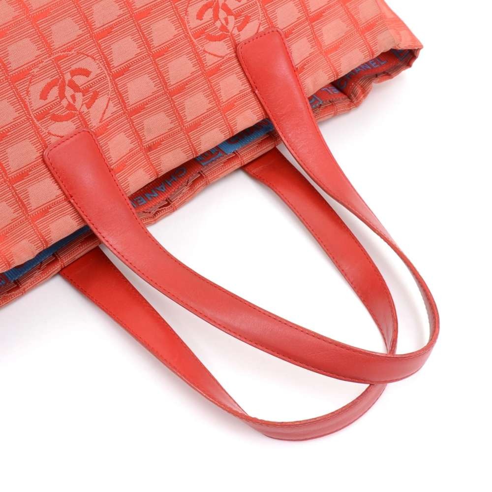 Chanel New Travel Line Tote Bag Red Cloth ref.950913 - Joli Closet