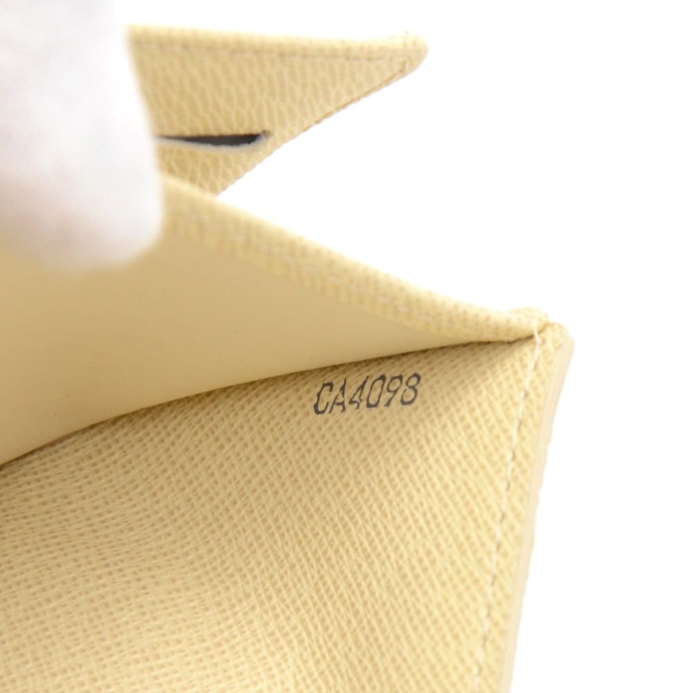 Louis Vuitton - Portefeuille à fermeture éclair compact en toile enduite de  damier azur blanc Koala En vente sur 1stDibs