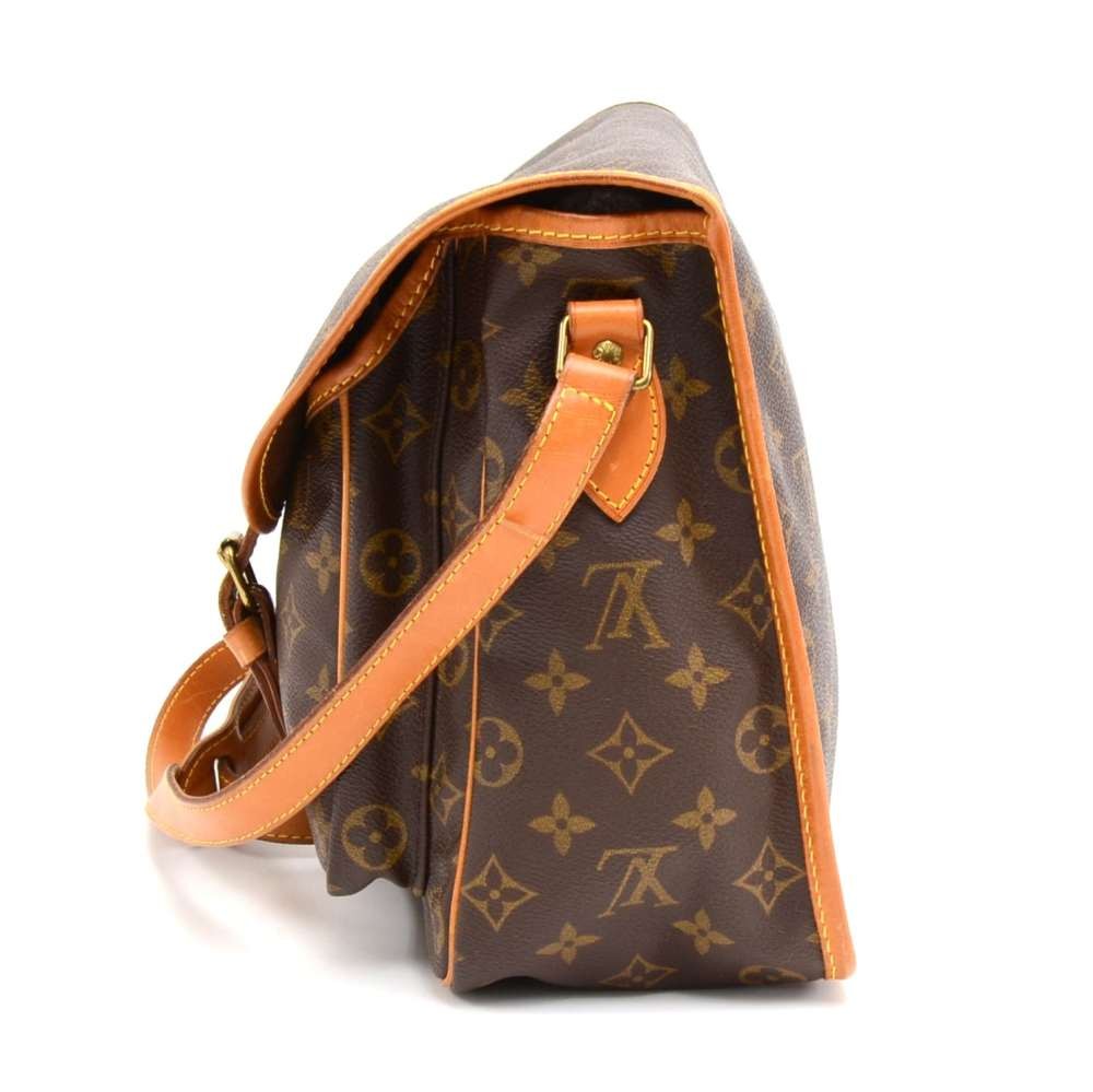 Louis Vuitton Vintage Edition Perforated Accessory Pouch Bag in brown  monogram canvas - Second Hand / Used – Vintega