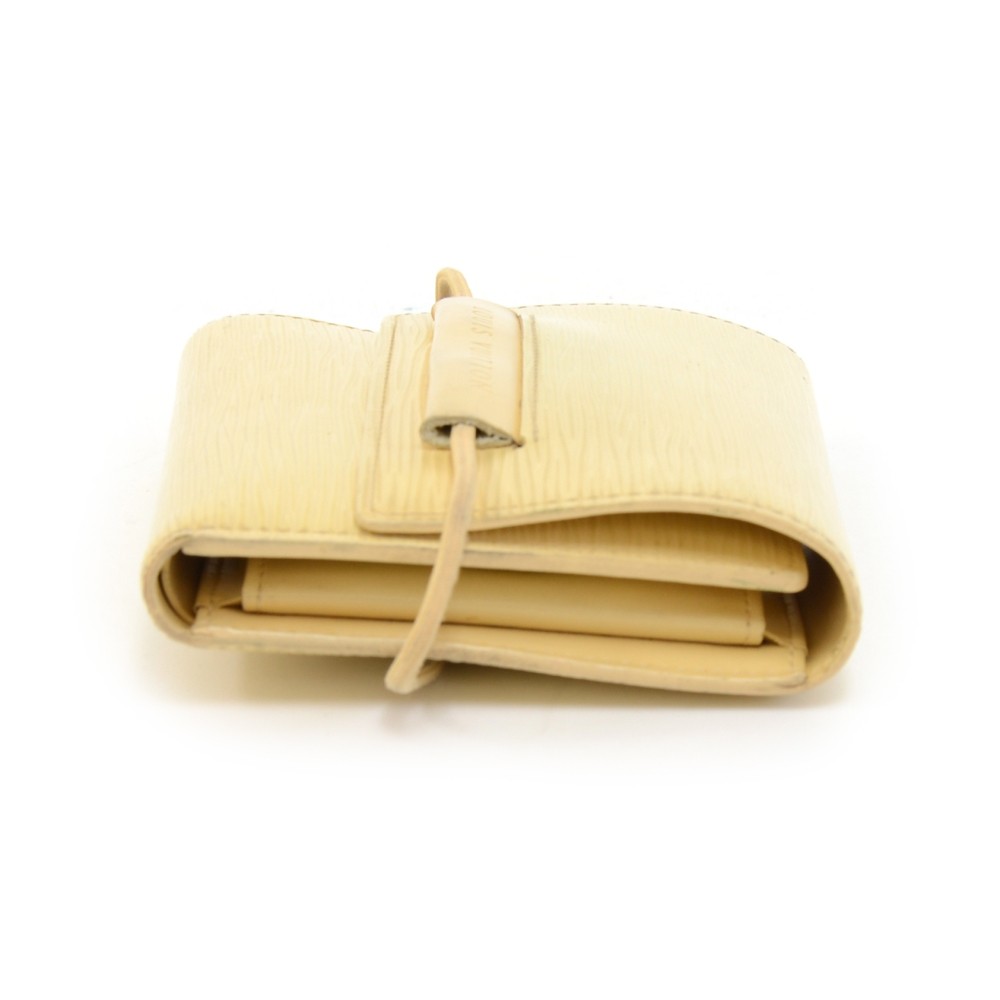 Louis Vuitton Vintage Yellow Epi Trifold Portefeuille Leather Elastic –  Occhi Azzurri