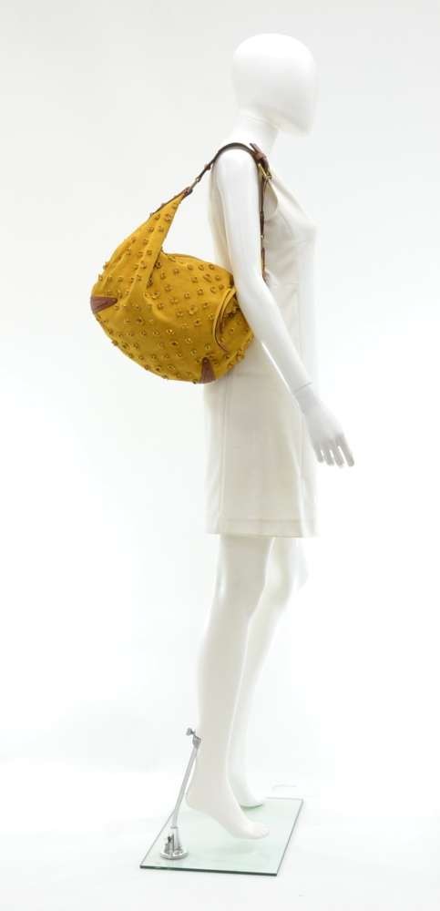 Louis Vuitton Yellow Monogram Suede Limited Edition Onatah Fleurs GM Hobo  bag 2006 (Need Spa) 46x31cm - IDR 3.950.000