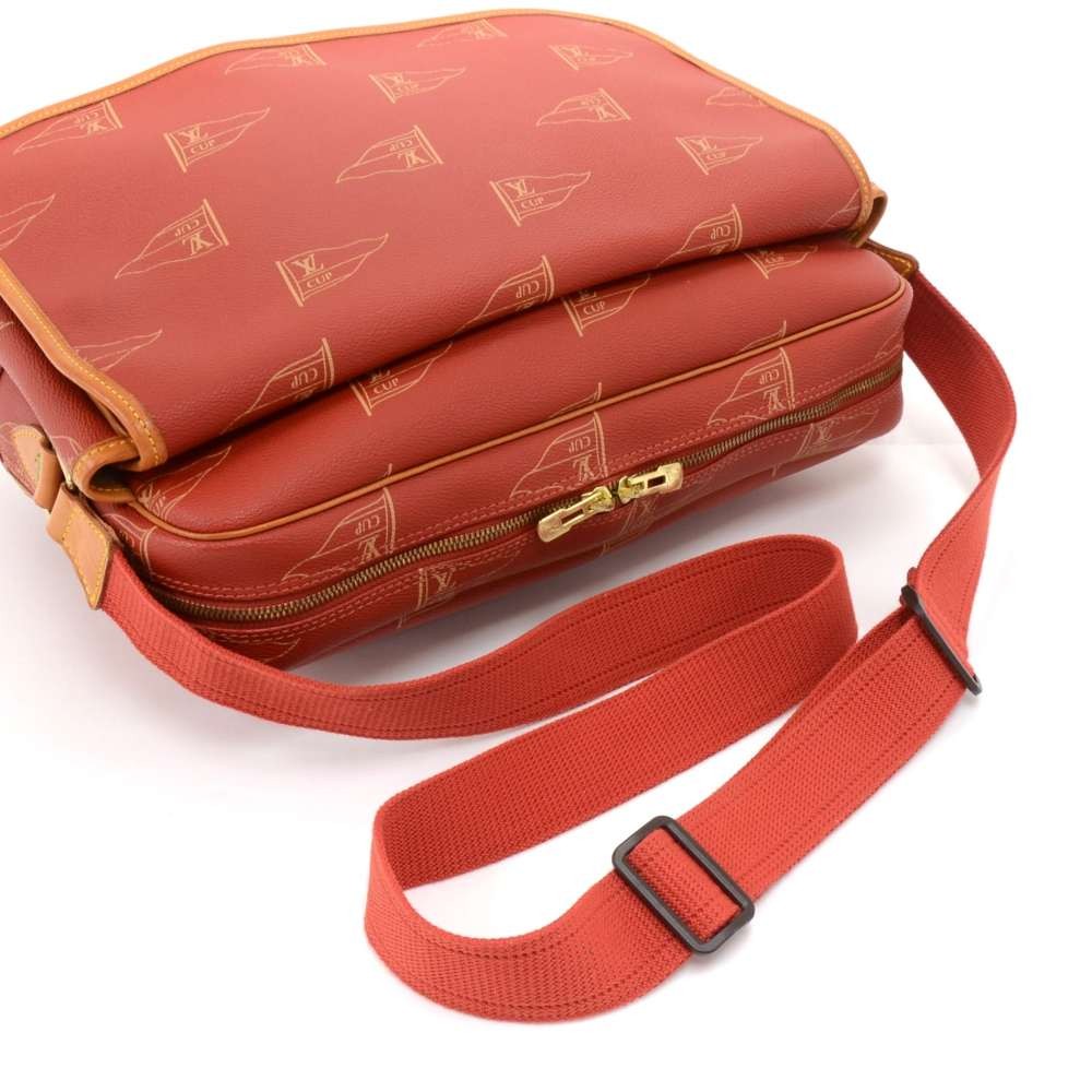 Calvi cloth bag Louis Vuitton Red in Cloth - 18989621