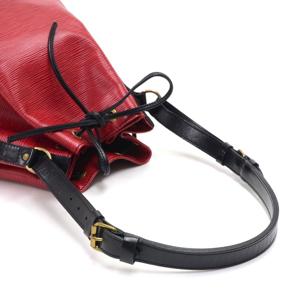 Noe Louis Vuitton Petit Noé two-tone handbag in red & black epi leather,  garniture en métal doré ref.238673 - Joli Closet