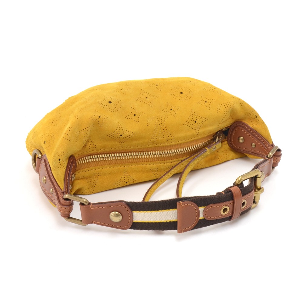 Louis Vuitton M95121 Limited Edition Yellow Onatah Suede Leather  Accessories Pouch (LM0016)