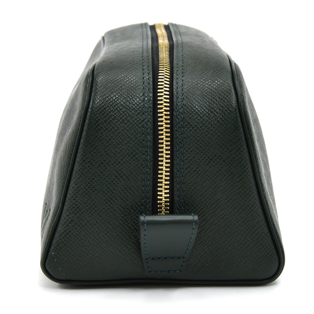 Authenticated Used Louis Vuitton Taiga Sunture Classic Leather