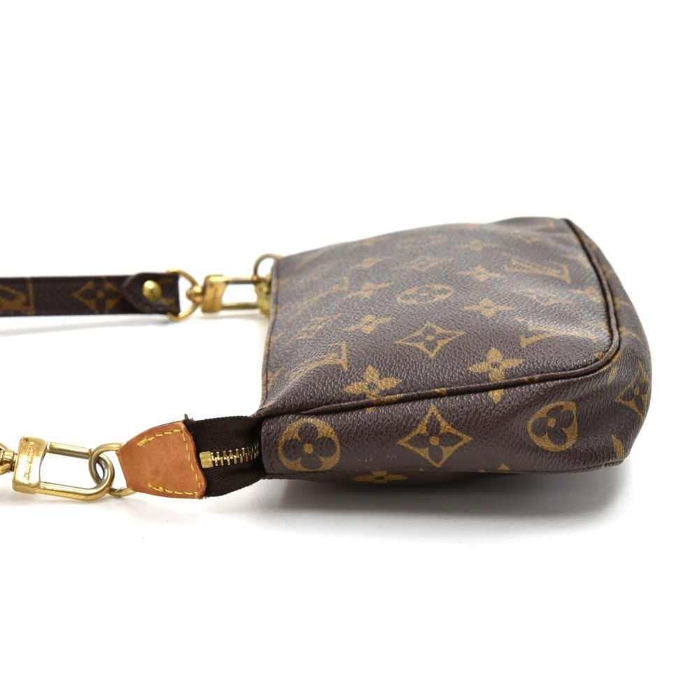 Pre-loved Louis Vuitton Vintage Pochette Accessoire Leather Handbag In –  Vintage Muse Adelaide