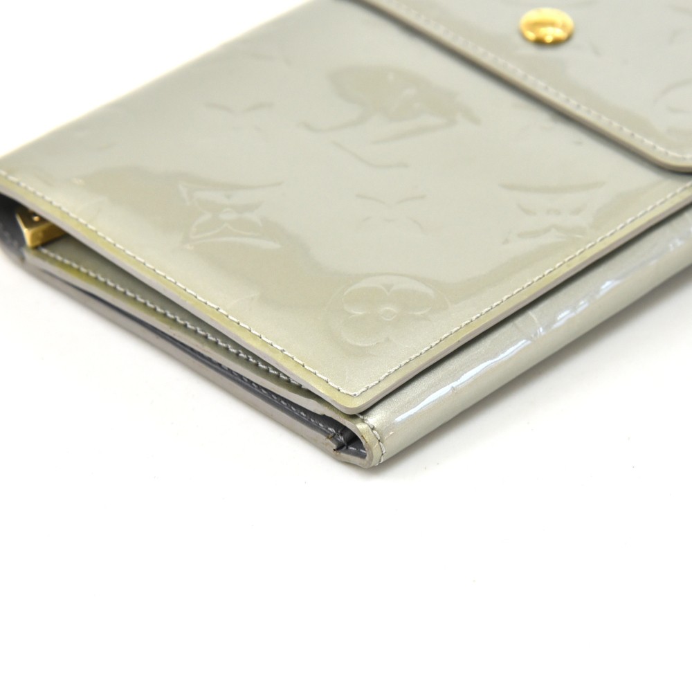 LOUIS VUITTON Silver Monogram Vernis Walker Shoulder Wallet